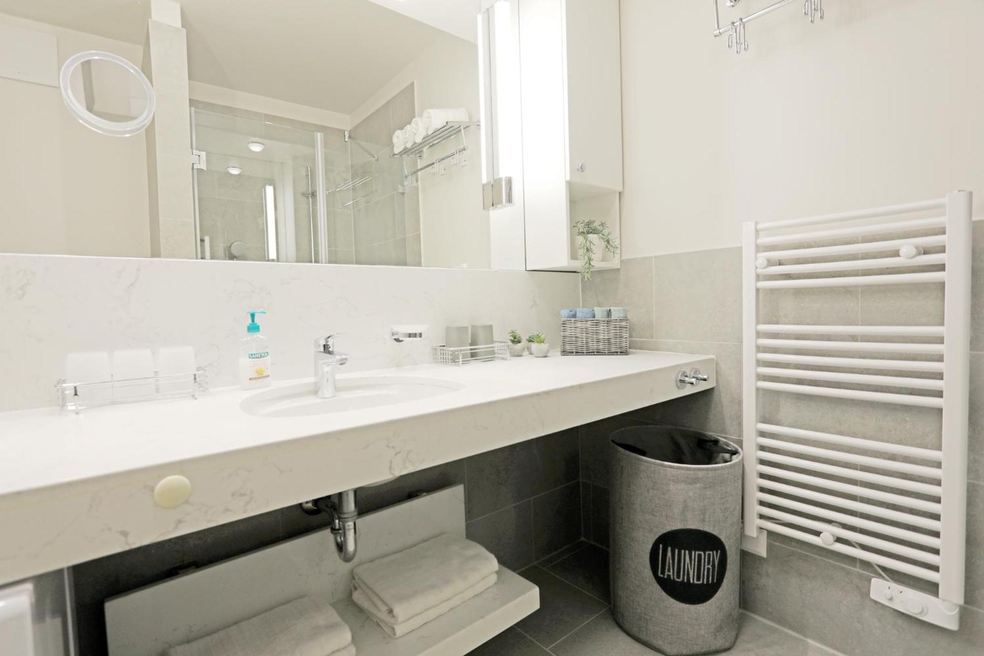 Atrium Apartman Heviz Mit Panoramaterrasse Und Tiefgarage ภายนอก รูปภาพ